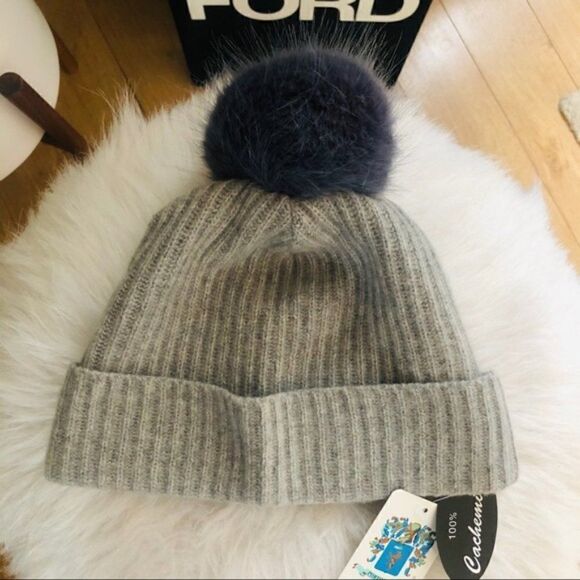 Portolano Cashmere & Faux Fur Pompom Beanie Hat, Gray, One Size, Luxurious, NWT - Picture 5 of 9